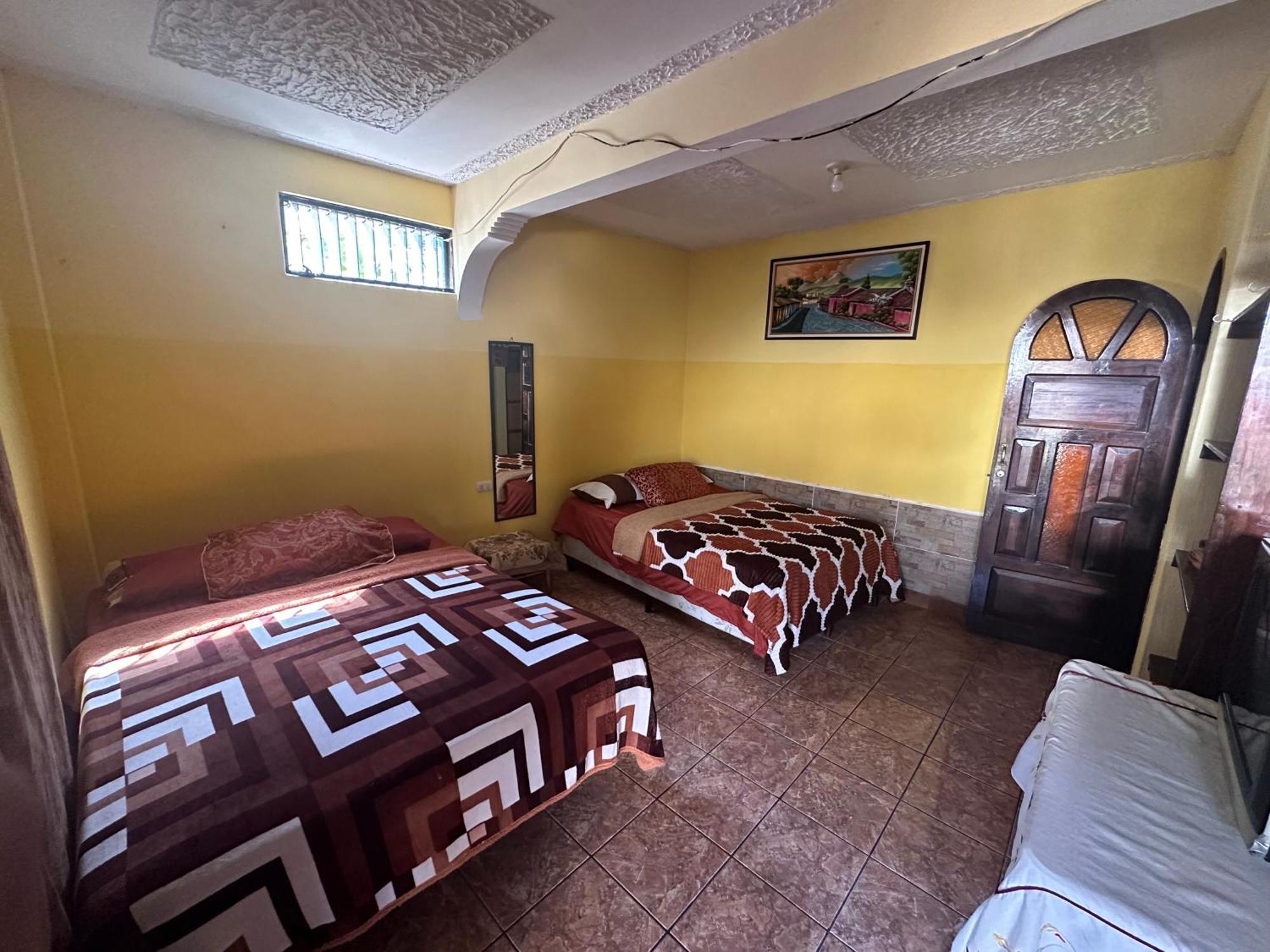 Hospedaje Gonzalez San Pedro La Laguna Exteriör bild